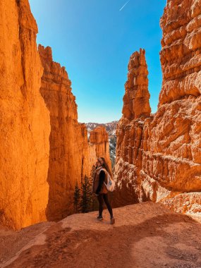 Bryce Canyon, Bryce Canyon 'da Hiker, Arka plan, Doğa, Manzara, Dağlar, Muhteşem Manzara, Utah' ta Turizm, ABD, Yürüyüş, Kızıl Kayalar, Hike, Güneşli Gün, Yürüyüş Turizmi