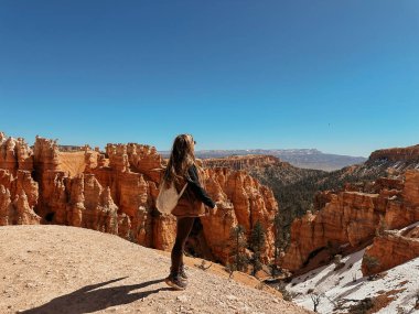 Bryce Canyon, Bryce Canyon 'da Hiker, Arka plan, Doğa, Manzara, Dağlar, Muhteşem Manzara, Utah' ta Turizm, ABD, Yürüyüş, Kızıl Kayalar, Hike, Güneşli Gün, Yürüyüş Turizmi