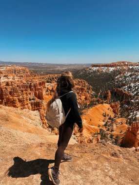 Bryce Canyon, Bryce Canyon 'da Hiker, Arka plan, Doğa, Manzara, Dağlar, Muhteşem Manzara, Utah' ta Turizm, ABD, Yürüyüş, Kızıl Kayalar, Hike, Güneşli Gün, Yürüyüş Turizmi