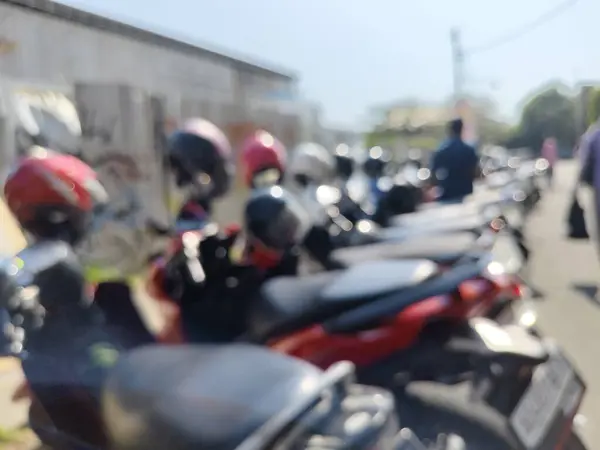 Parkta motosikletlerin odak noktasından çıkarılmış