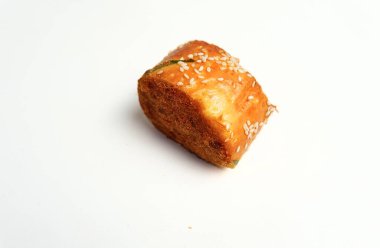 Diş ipi rulosu, yumuşak ekmeğe sarılmış, sonra rulo haline getirilmiş ve birkaç parçaya bölünmüş et kombinasyonudur..