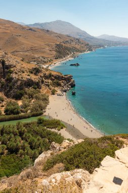Preveli Sahili, Girit, Yunanistan - 18 Temmuz 2024: Girit Denizi 'nde insanlar, Preveli Sahili yaz mevsiminde