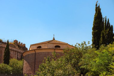 Roma, İtalya - 31 Temmuz 2019: Saint Theodore Kilisesi, Palatine Tepesi 'nde bulunan Amasea' li Theodore 'a adanmış bir 6. yüzyıl kilisesi.