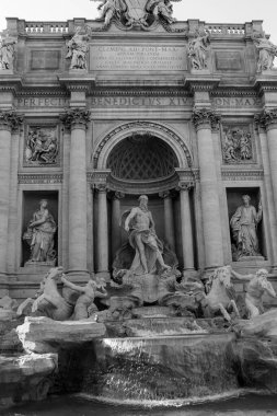 Roma, İtalya - 1 Ağustos 2019: Trevi Çeşmesi (Fontana di Trevi), Trevi ilçesindeki en büyük barok çeşmesi.