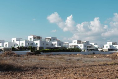 Kıbrıs Rum Kesimi 'nin Paphos kentinde özel evler için yeni emlak inşaatı