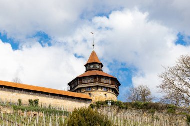 Esslingen, Almanya - 1 Nisan 2025 Esslingen Kalesi tahkimat kulesi manzarası