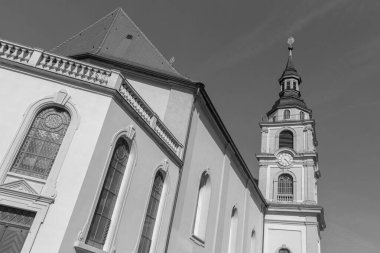 Ludwigsburg, Germany- 12 Nisan 2025, Stadtkirche Ludwigsburg, Protestan kilise saat kulesi.