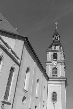 Ludwigsburg, Germany- 12 Nisan 2025, Stadtkirche Ludwigsburg, Protestan kilise saat kulesi.