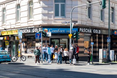 Frankfurt, Almanya- 19 Nisan 2025: Frankfurt Oteli Merkez İstasyonu Şehir Oteli girişi