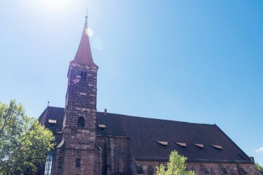 Nuremberg, Almanya - 1 Mayıs 2025: St. Jakob (St. James the Greater), Nuremberg şehrinde bir ortaçağ kilisesi.