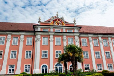 Meersburg, Almanya - 29 Mayıs 2025: Neues Schloss Meersburg (Meersburg 'daki Yeni Kale) dış cephe binası