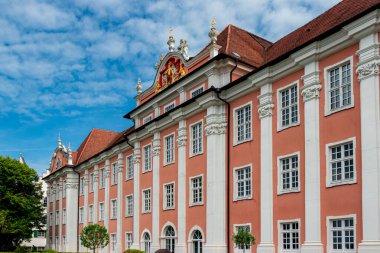 Meersburg, Almanya - 29 Mayıs 2025: Neues Schloss Meersburg (Meersburg 'daki Yeni Kale) dış cephe binası