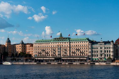 Stockholm, İsveç- 17 Temmuz 2025: Grand Hotel, Royal Palace ve Gamla Stan yakınlarındaki 5 yıldızlı lüks otel)