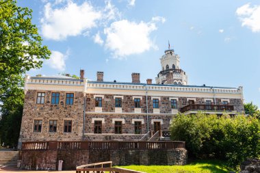 Sigulda, Letonya - 21 Temmuz 2025: Sigulda Yeni Kale dış cephe binası