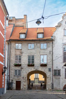 Riga, Letonya - 20 Temmuz 2025 İsveç kapısı Riga Duvarı 'nın bir bölümü