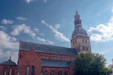 Riga, Letonya - 20 Temmuz 2025: Riga Katedrali resmi olarak Saint Mary Katedrali olarak bilinir.