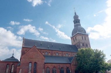 Riga, Letonya - 20 Temmuz 2025: Riga Katedrali resmi olarak Saint Mary Katedrali olarak bilinir.