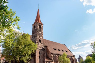 Nuremberg, Almanya - 1 Mayıs 2025: St. Jakob (St. James the Greater), Nuremberg şehrinde bir ortaçağ kilisesi.
