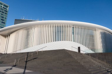 Frankfurt, Almanya - 20 Nisan 2025: Frankfurt-Frankfurt Katedrali (Frankfurt Dom), Frankfurt 'un eski kasabasındaki Roma Katolik Gotik Kilisesi.