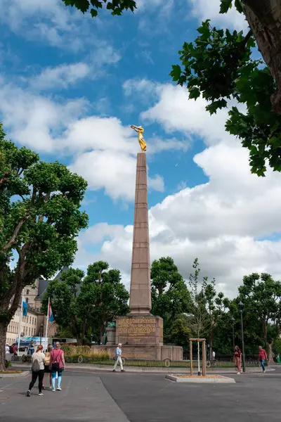 Lüksemburg, Lüksemburg - Gelle Fra (Altın Kadın) olarak bilinen Anma Anıtı, Lüksemburg 'da bir savaş anıtı manzarası