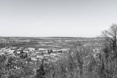 Herrenberg, Almanya - 5 Nisan 2025: Herrenberg, Almanya şehir manzarası manzarası yukarıdan siyah beyaz