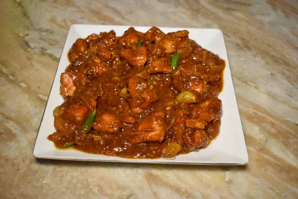 Tavuk tikka masala denen Hint yemeği.