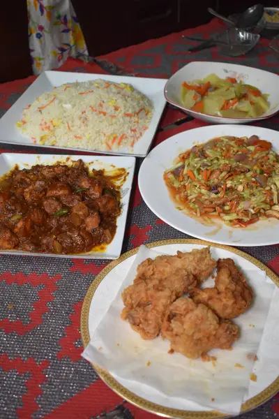 Kızarmış tavuğun mutfak fotoğrafı.