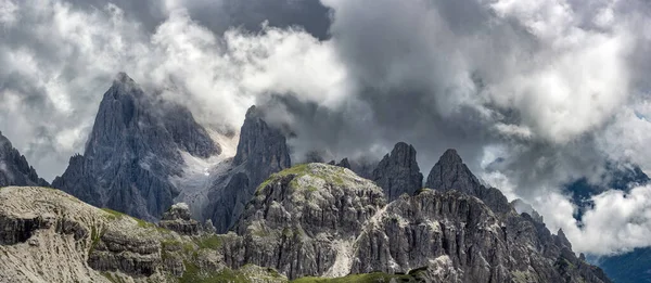 夏天著名的拉瓦雷多城 阿尔卑斯山的风景 Dolomites Alps Italy Europe Drei Zinnen — 图库照片