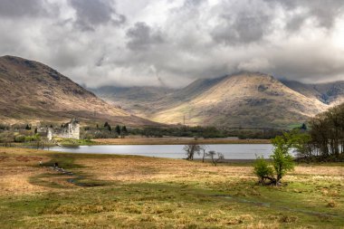 Kilchurn Şatosu 'nun panoramik manzarası, İskoçya