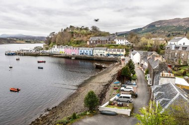 Portree 'nin çarpıcı manzarası, İskoç manzarası, Highla