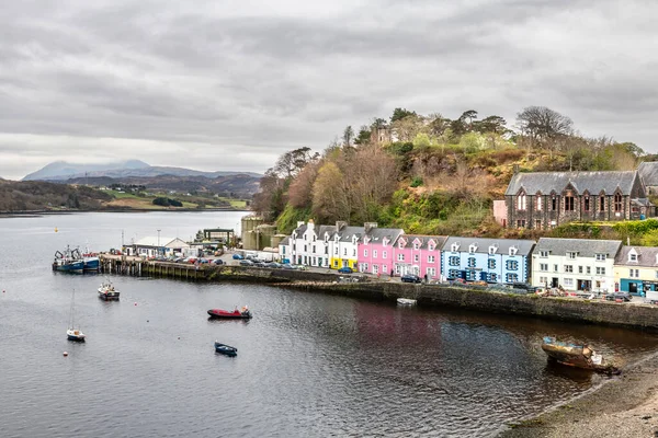 Portree 'nin çarpıcı manzarası, İskoç manzarası, Highla