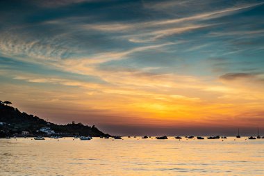 Plage du Sagnone ile gün batımı manzarası, Korsika Adası, Fransa