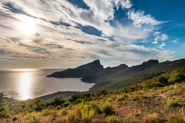 Capo Rosso ile manzara, Korsika adası, Fransa