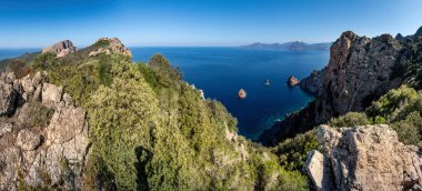 Capo Rosso ile manzara, Korsika adası, Fransa
