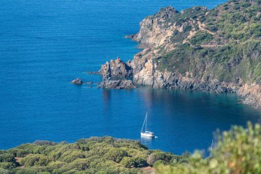 Capo Rosso ile manzara, Korsika adası, Fransa