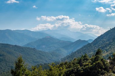 Katmanlı dağ manzarası, Korsika, Fransa
