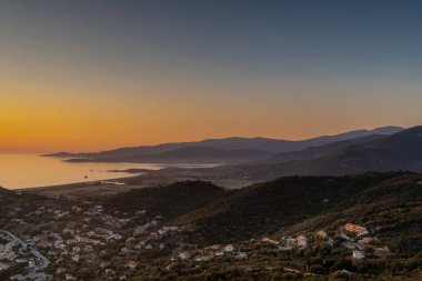 Plage du Sagnone ile gün batımı manzarası, Korsika Adası, Fransa