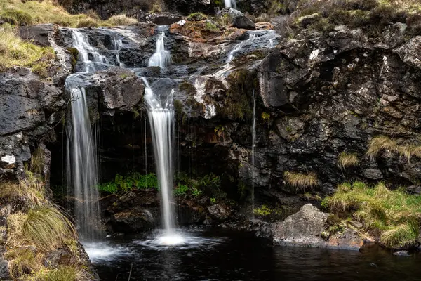 Peri havuzları manzarası, İskoçya, Skye Adası