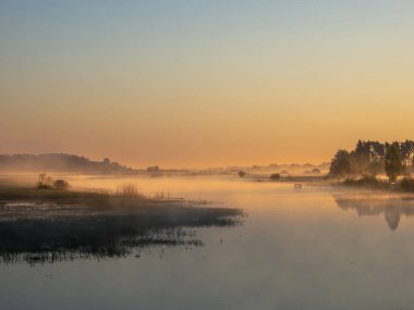 Güneş doğarken güzel manzara, Polonya