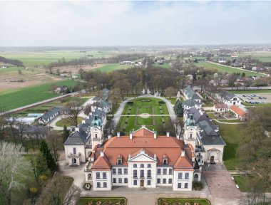 Kozlowka, Polonya, Kozlowka Zamoyskich Müzesi. Bir park dolusu.