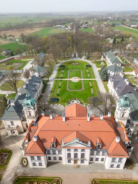 Kozlowka, Polonya, Kozlowka Zamoyskich Müzesi. Bir park dolusu.