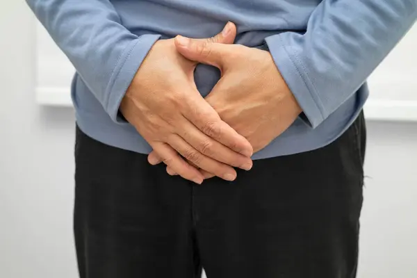 Fıtık, Asyalı erkek mide ağrısı, karın ağrısı ve üroloji problemi..