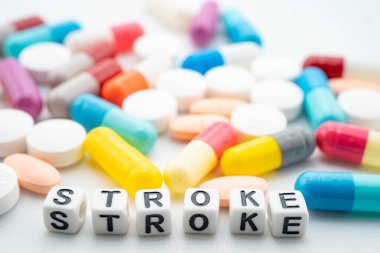 STROKE Kelime, ilaç antibiyotik haplar, haplar ve kapsüller.