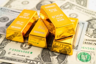 Amerikan doları banknotlu altın külçeler, finans sektörü yatırım para birimi.
