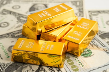 Amerikan doları banknotlu altın külçeler, finans sektörü yatırım para birimi.