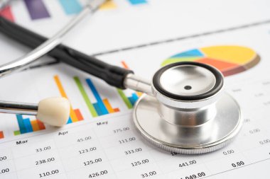 Çizelge kağıdı, mali, hesap, istatistik ve iş verileri üzerinde steteskop.