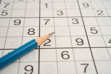 Pratik becerisi için kalemle yapboz oyunu.