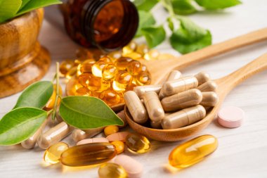 Alternatif ilaç bitkisel organik kapsül ilaç.