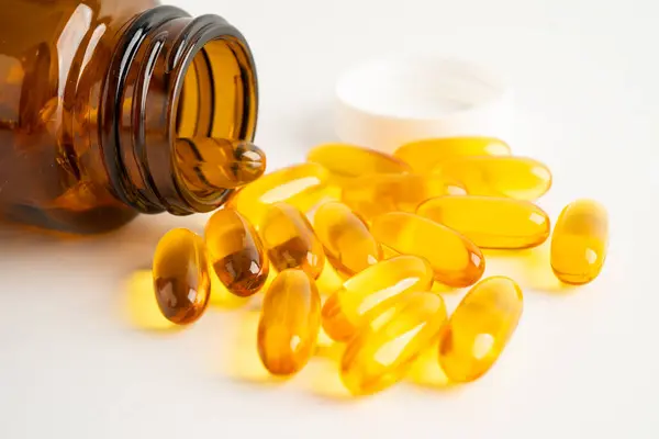 Omega 3 vitaminli kapsüllerde balık yağı ya da morina yağı jölesi..