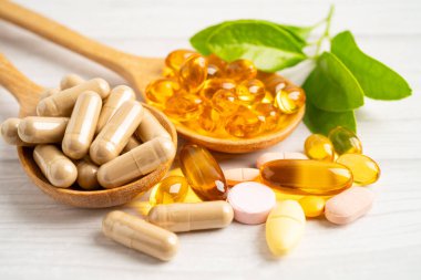 Alternatif ilaç bitkisel organik kapsül ilaç.